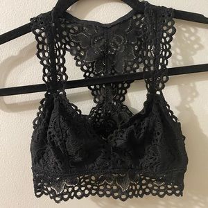 URBAN OUTFITTERS BLACK LACE BRALETTE